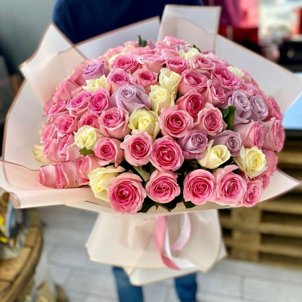 Букет цветов «101 разноцветная роза»