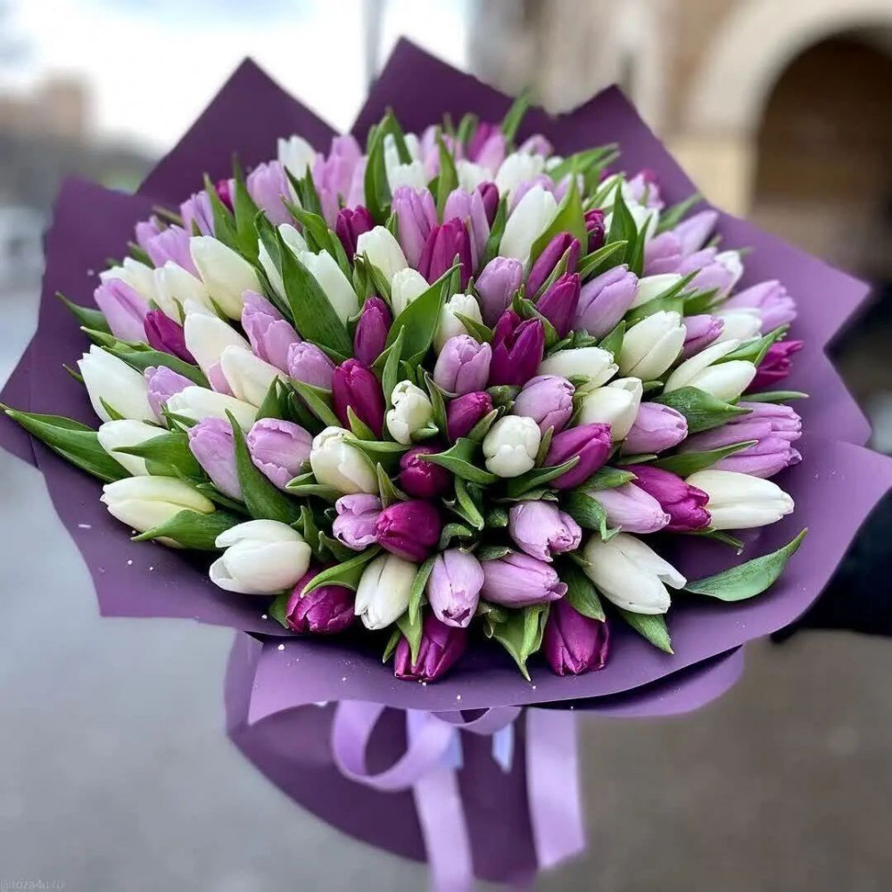 Букет цветов «101 фиолетовый тюльпан»