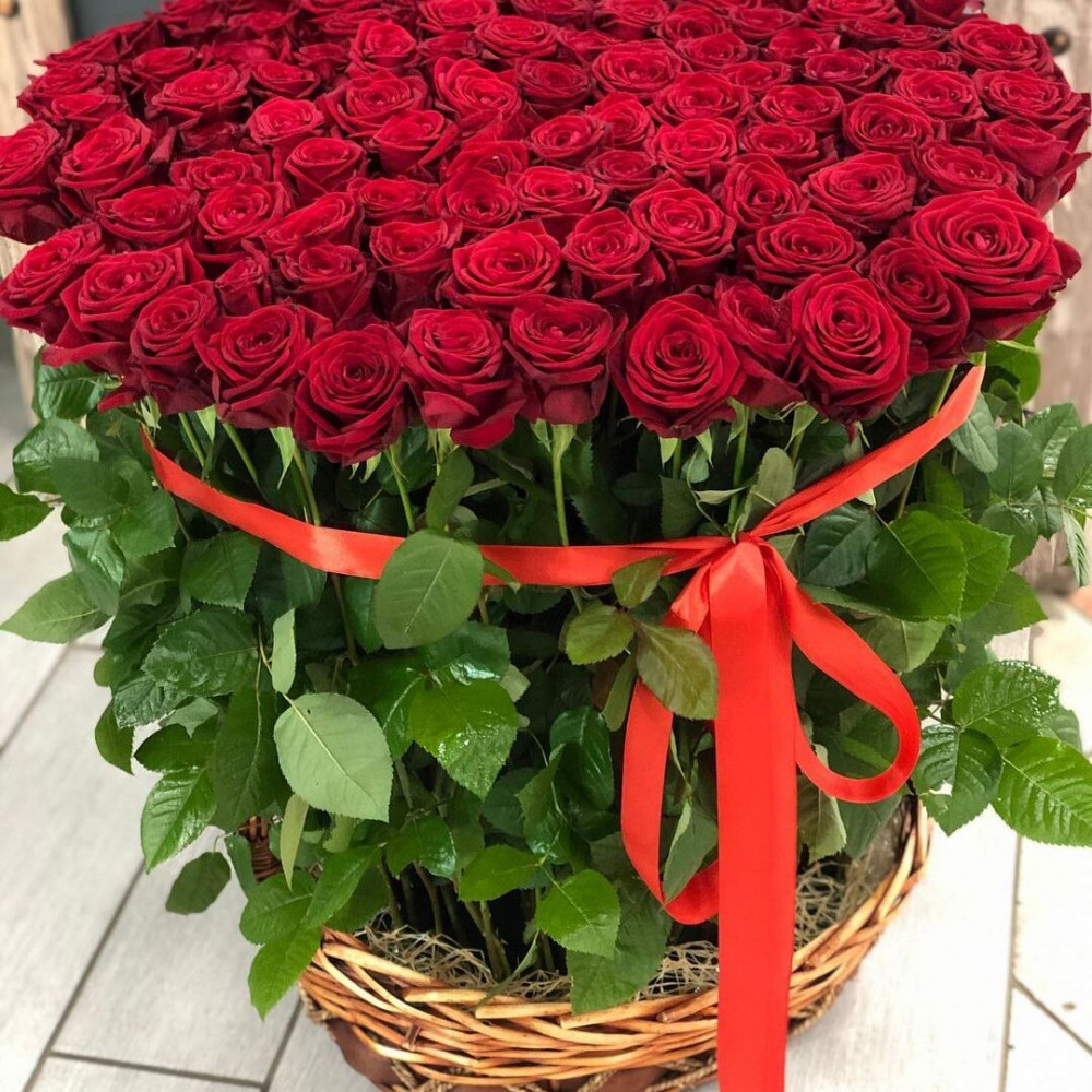 Букет цветов «101 роза в корзине» - фото 2