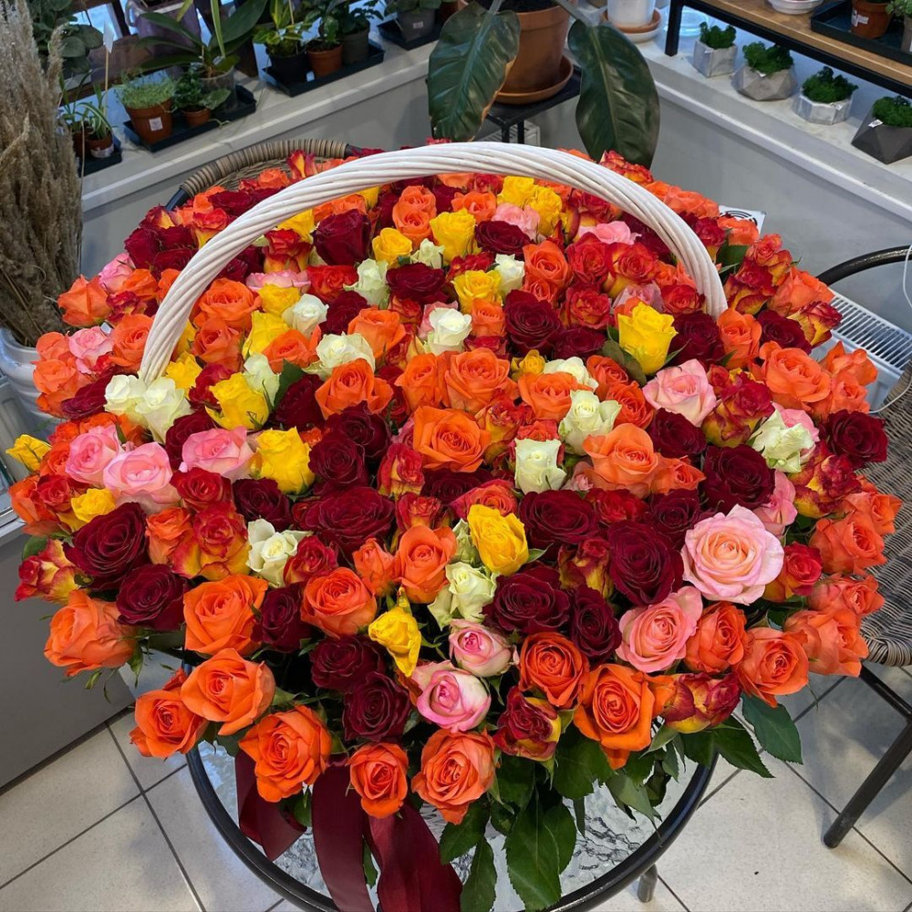 Букет цветов «251 роза в корзине» - фото 2