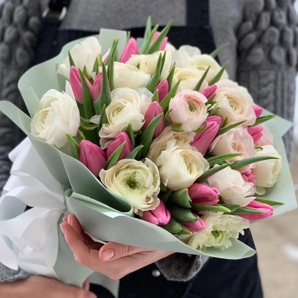 Букет цветов «Букет из розовых тюльпанов и ранункулюсов» - фото 2