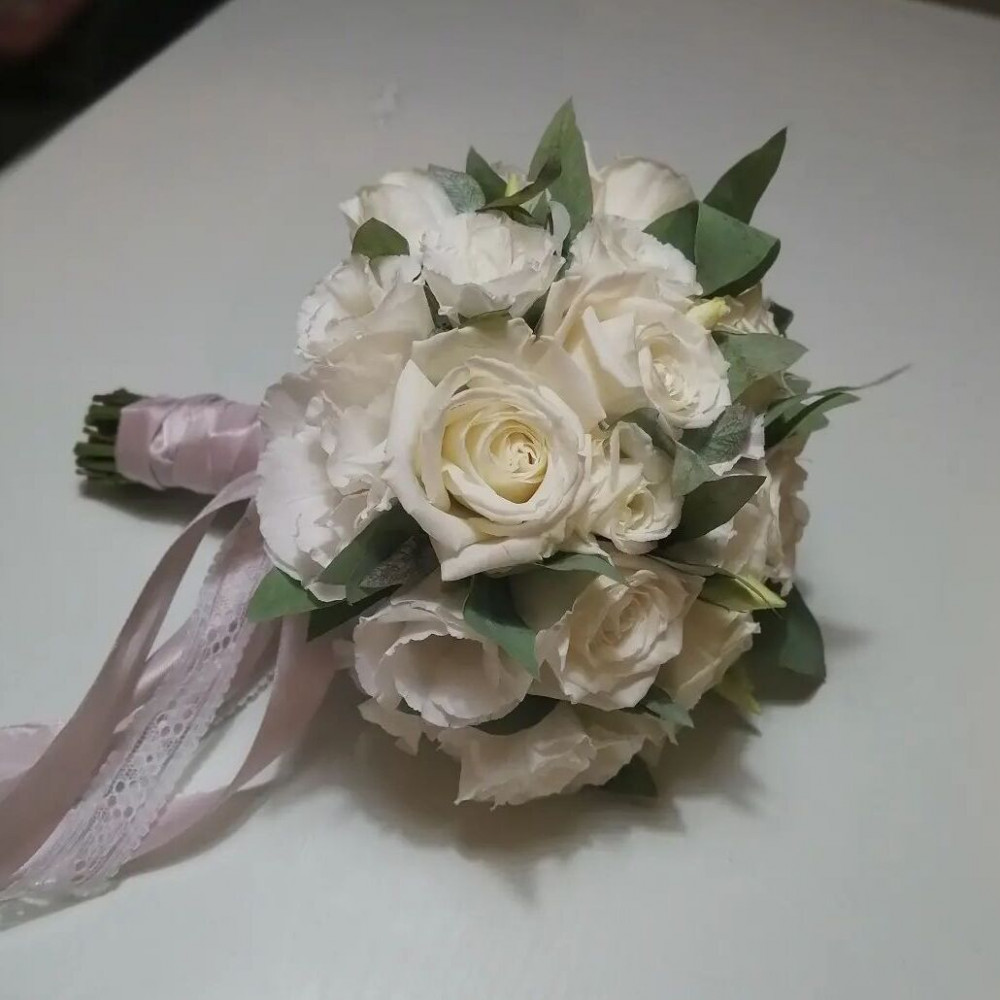 Букет цветов «Букет невесты из белых роз и эустома» - фото 3