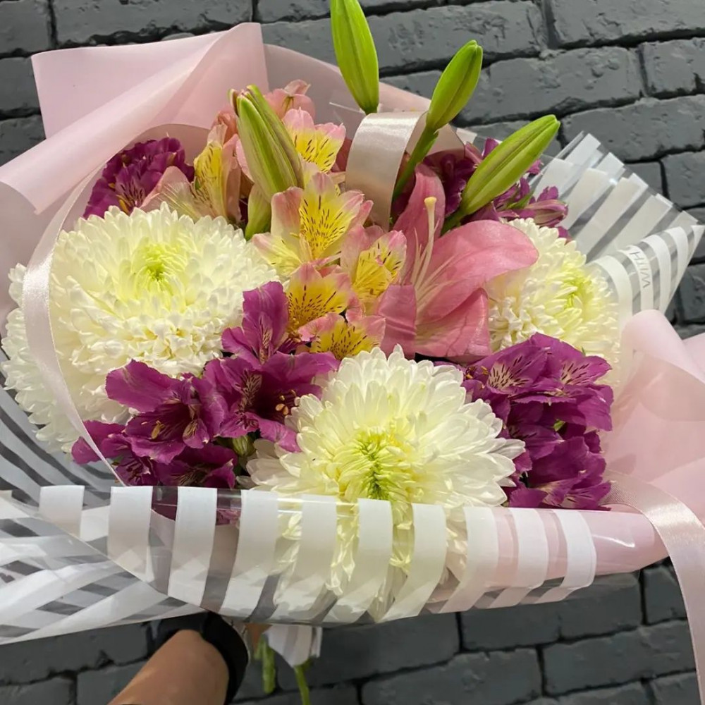 Букет цветов «Букет из хризантем, альстромерии и лилии» - фото 2