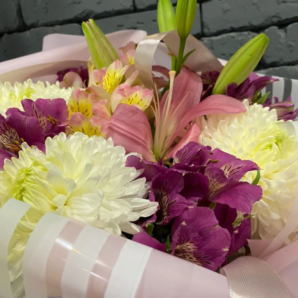 Букет цветов «Букет из хризантем, альстромерии и лилии» - фото 3