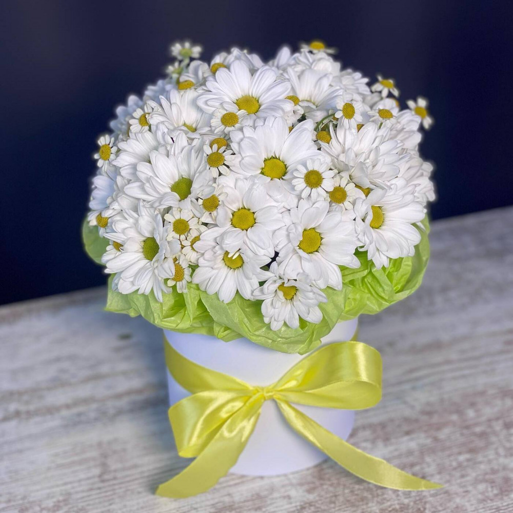 Букет цветов «Белые и розовые хризантемы в коробке» - фото 2
