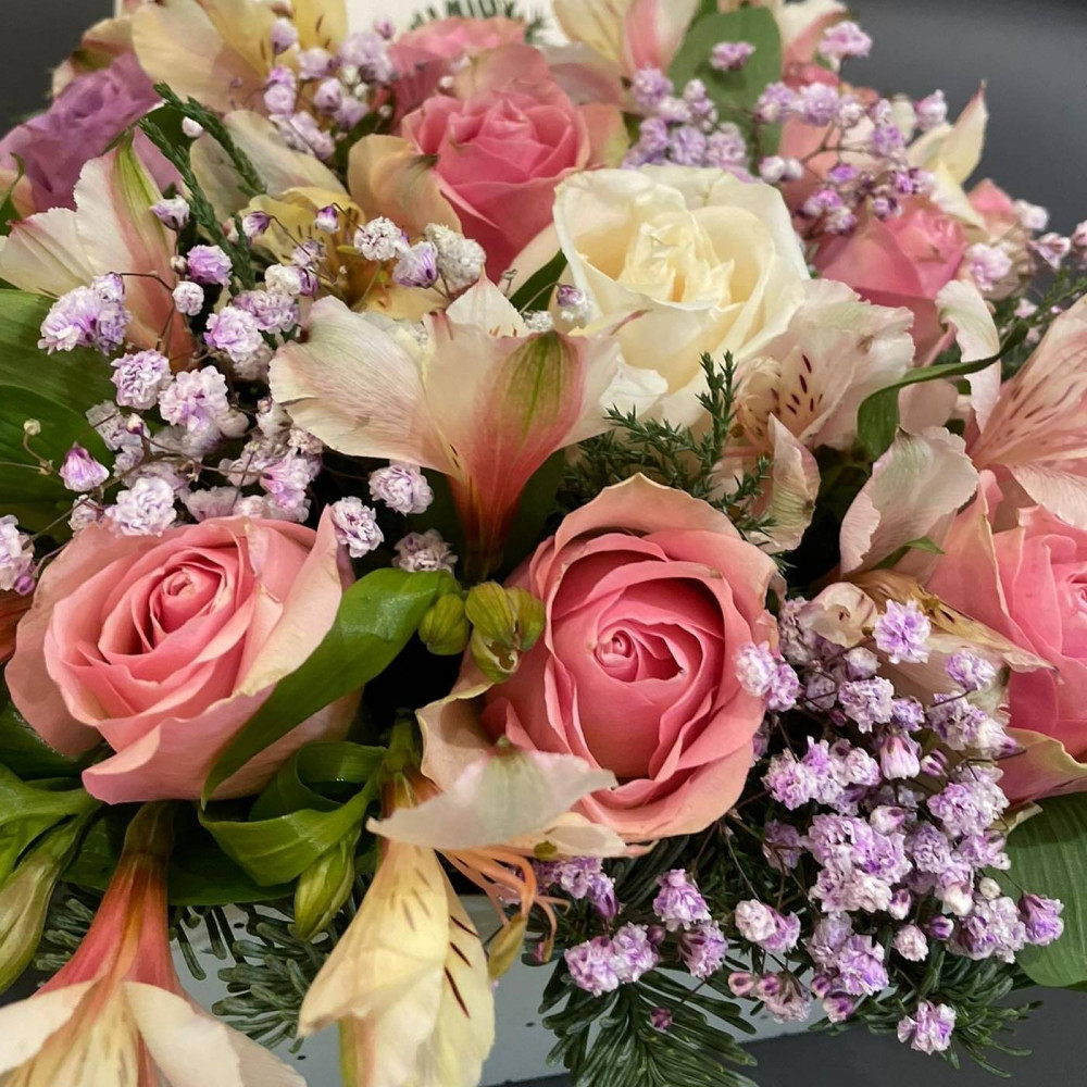 Букет цветов «Композиция из альстромерии и роз» - фото 2