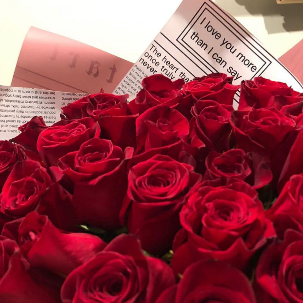 Букет цветов «Красные розы в крафте» - фото 2
