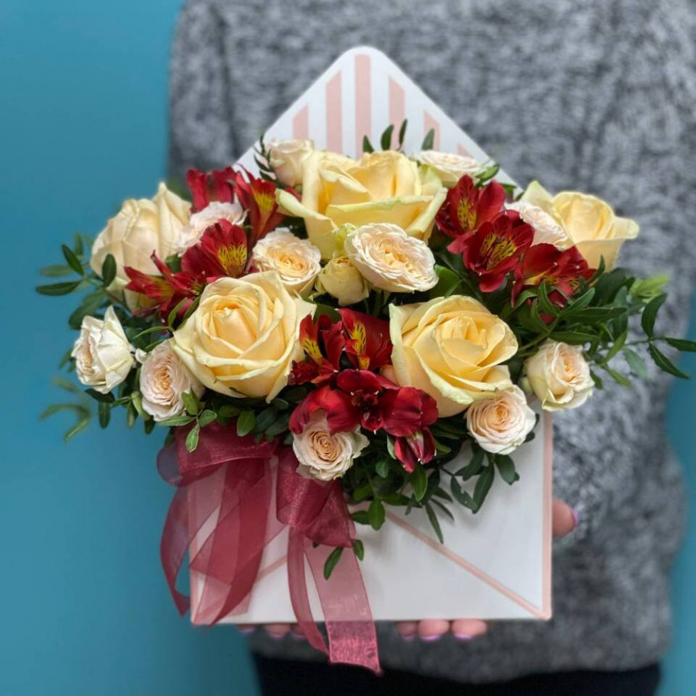 Букет цветов «Композиция из кустовых роз в коробке» - фото 4