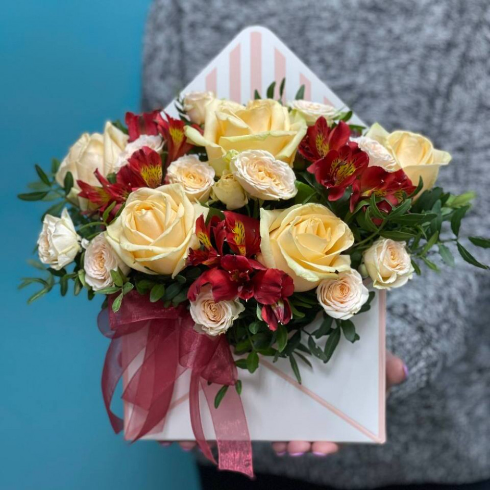 Букет цветов «Композиция из кустовых роз в коробке» - фото 2
