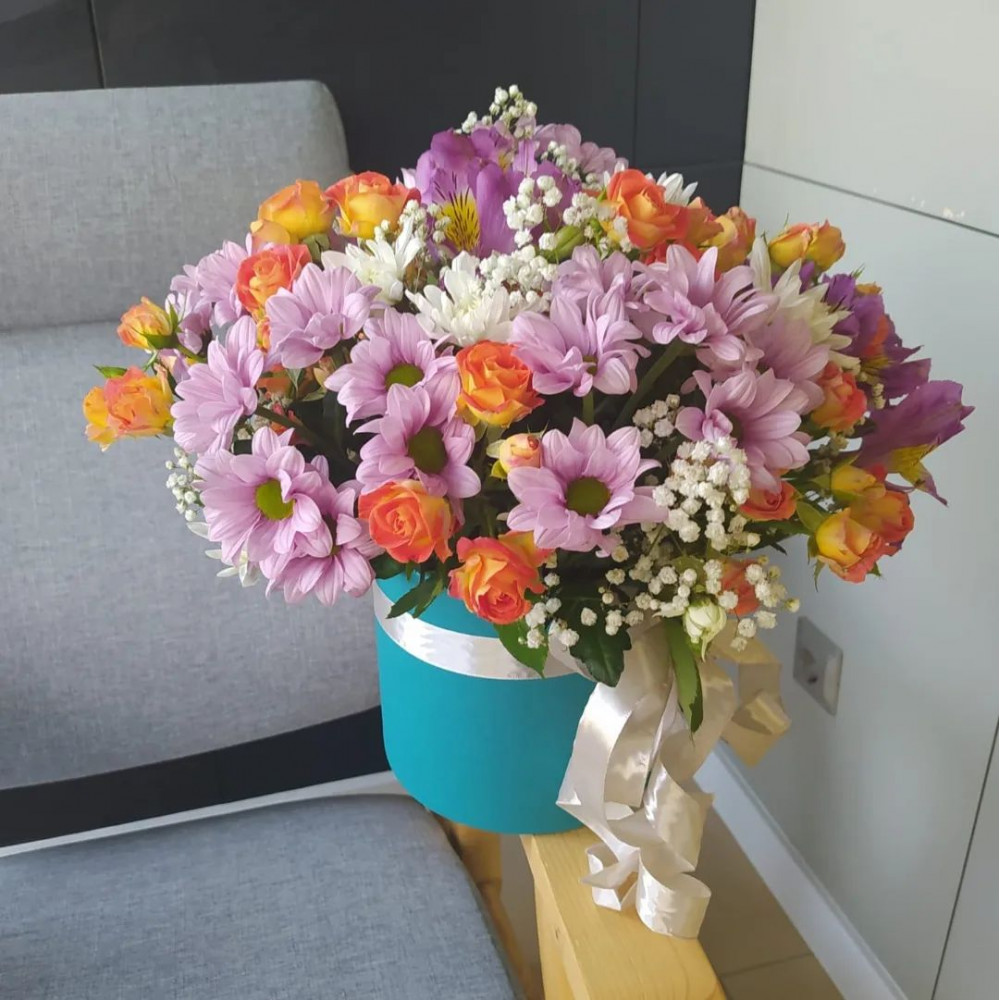 Букет цветов «Композиция из кустовой розы и хризантемы в коробке» - фото 2