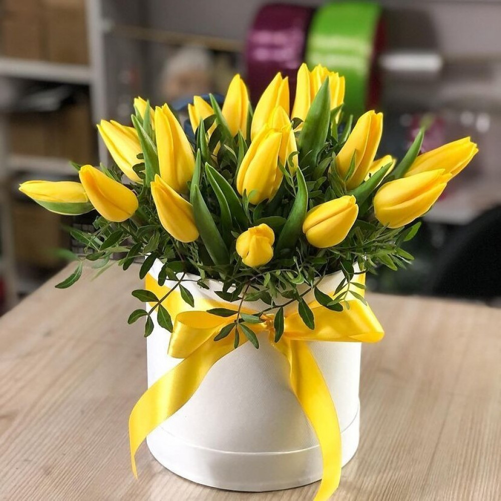 Букет цветов «Желтые тюльпаны в шляпной коробке» - фото 3
