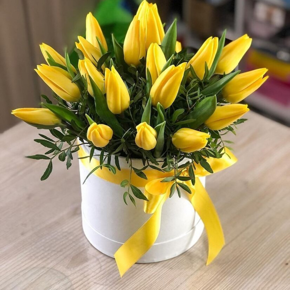 Букет цветов «Желтые тюльпаны в шляпной коробке» - фото 2