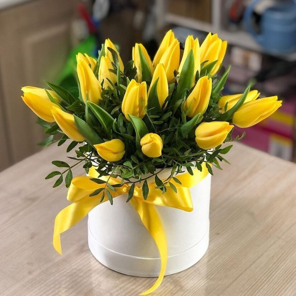 Букет цветов «Желтые тюльпаны в шляпной коробке» - фото 4
